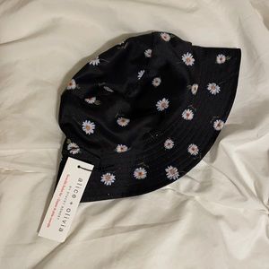 Alice + Olivia Reversible Bucket Hat